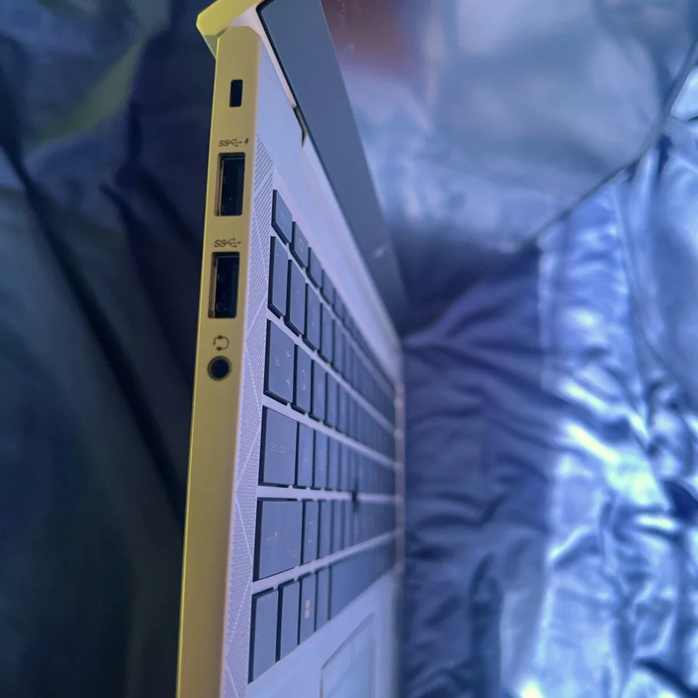 HP élite book G8 840 w/ wolf pro security